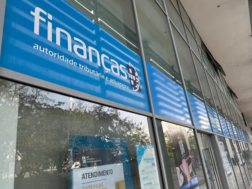 A Finanças tax office storefront in Portugal with the blue Autoridade Tributária e Aduaneira sign, where non-residents can apply for a NIF in person