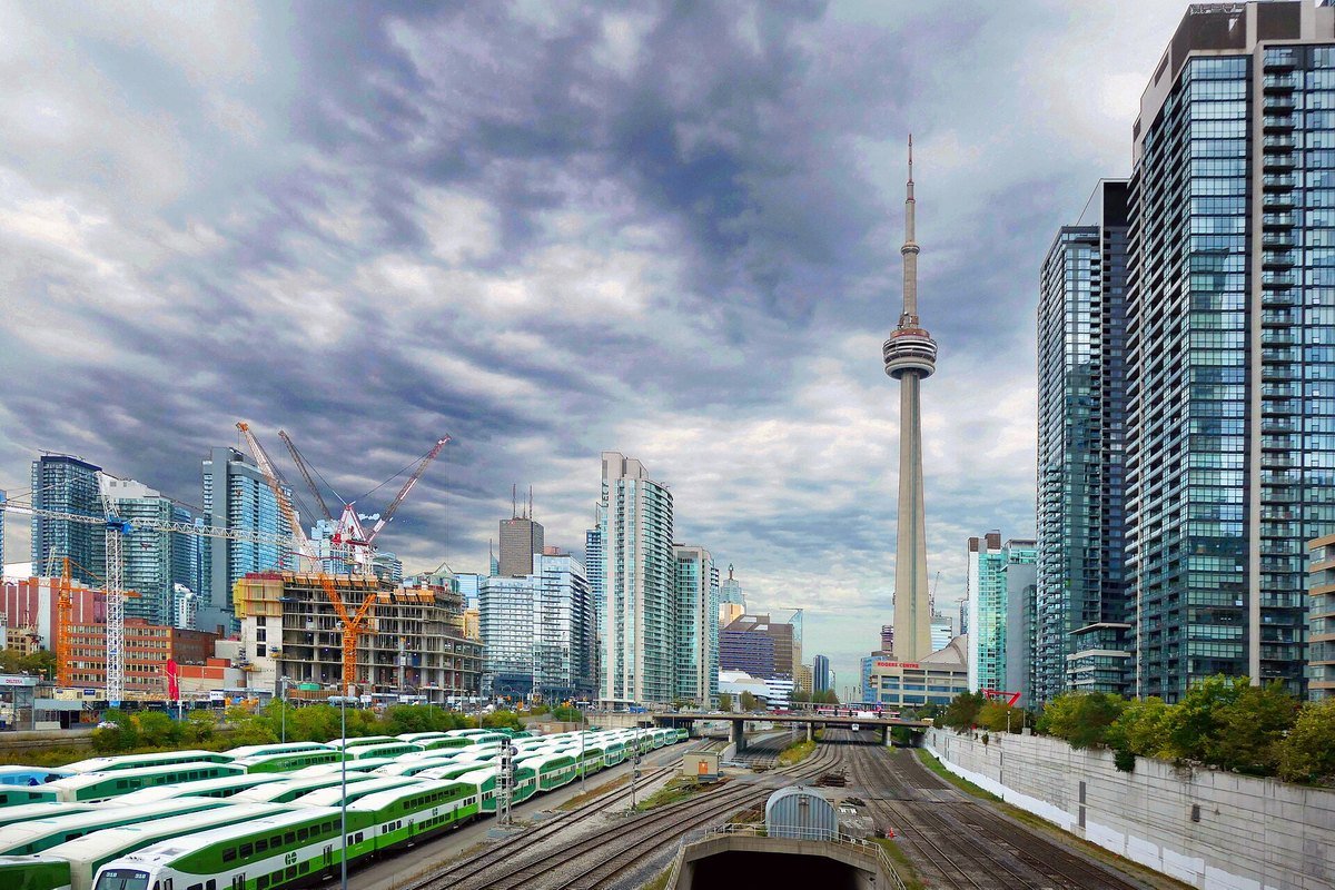 The Toronto skyline and the CN Tower in Canada, the starting point for Canadians applying for a Portuguese NIF